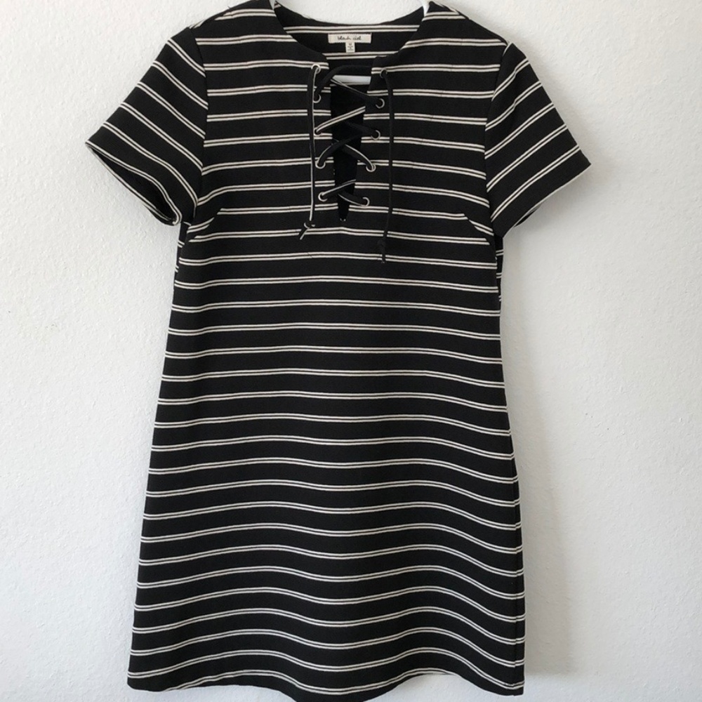 🌻 Bleuh ciel Black White Lace Up Dress